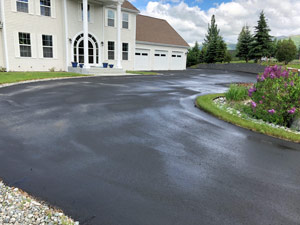 driveway_sealcoating_before_after
